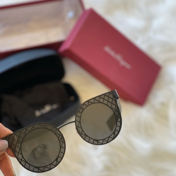 Salvatore Ferragamo 42mm Sunglasses Matte Black - Picture 7 of 16